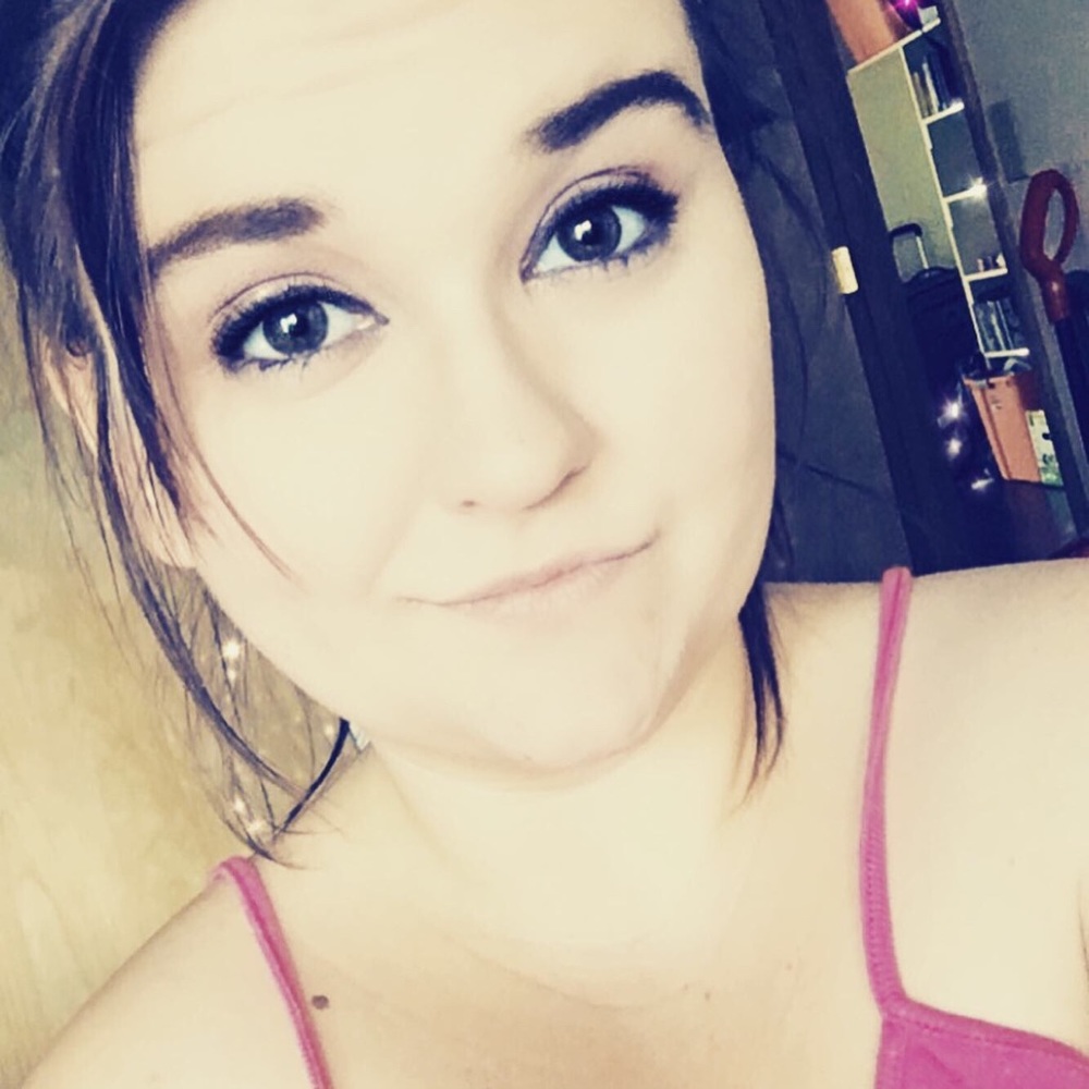 Meet your Posher, Cassandra